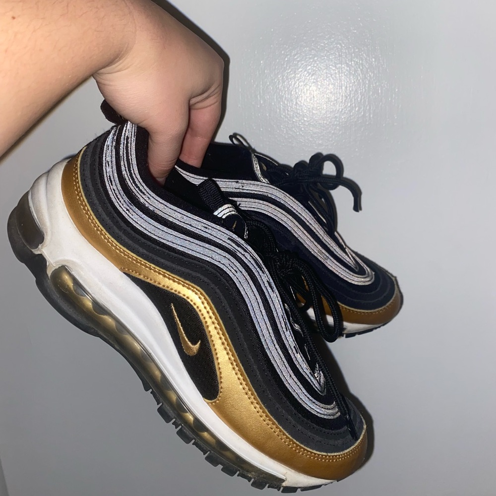 Woman’s Nike Air Max